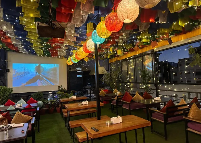 Yogin Rooftop Bar & Restaurant Hotel *