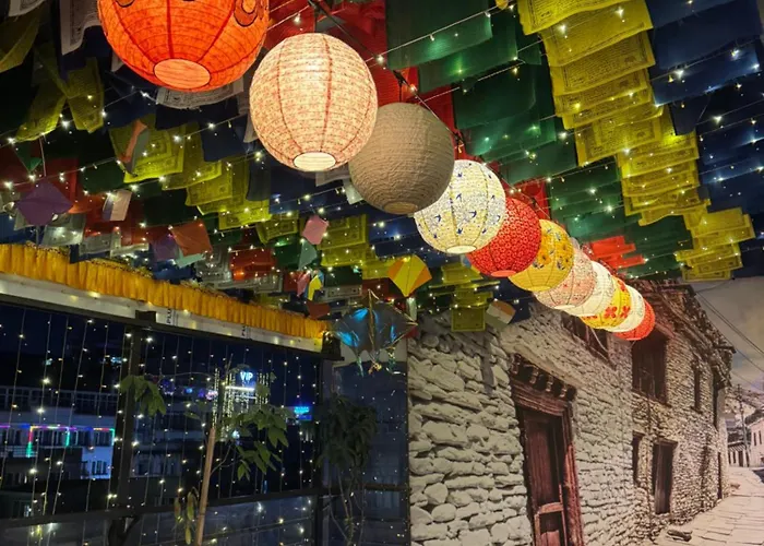 Hotel Yogin Rooftop Bar & Restaurant *