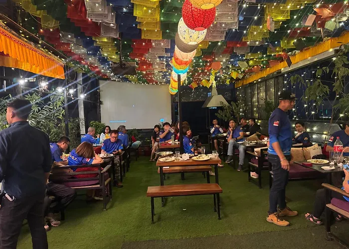 Yogin Rooftop Bar & Restaurant *