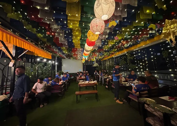 Yogin Rooftop Bar & Restaurant Hotel *