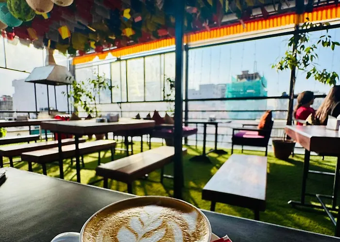 Hotel Yogin Rooftop Bar & Restaurant *